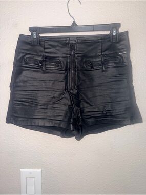 Amisu Black Faux Leather High Waist Zip-Front Shorts